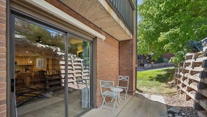 Outdoor dining - Snowblaze Condo – Walk to Park City Mtn & Main St (Park City)