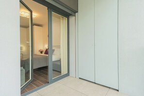 1 slaapkamer, een strijkplank/strijkijzer, babybedden (toeslag)