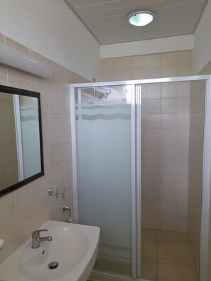 Deluxe Double Room, Courtyard View | Bathroom | Shower, hair dryer, towels, soap - Villa Osumare (Flic-en-Flac)