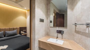 Kamar Double Standar | Kamar mandi