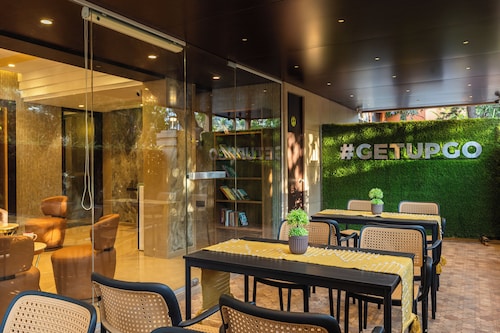 The Hosteller Mumbai, International Airport