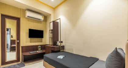 The Hosteller Mumbai, International Airport