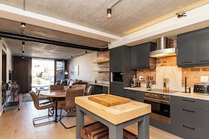 Superior Apartment, Balcony, City View | Private kitchen