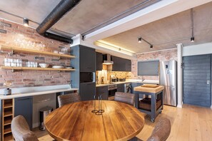 Superior Apartment, Balcony, City View | Private kitchen