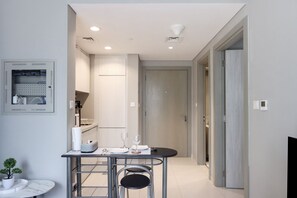 Dining - 1BR by Canal Walk | Easy Metro Access | Business Bay (Dubai)