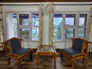 Habitación Deluxe, vistas a la montaña | Tabla de planchar con plancha y wifi gratis
