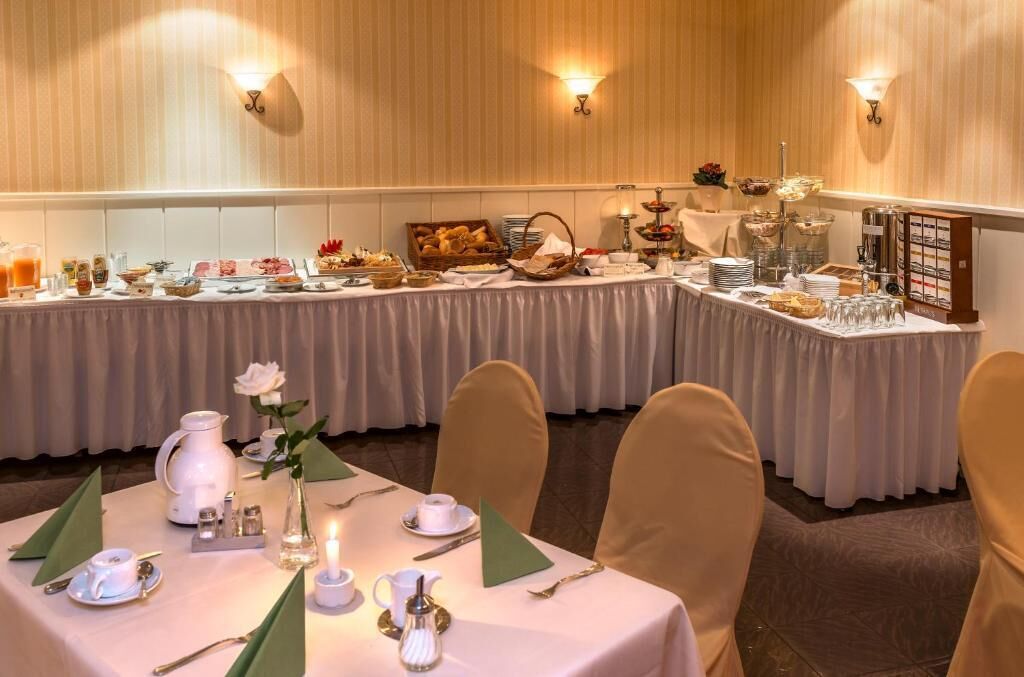 Desayuno buffet diario (EUR 16.50 por persona)