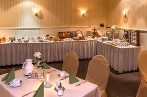 Desayuno buffet diario (EUR 16.50 por persona)