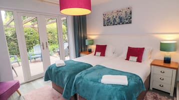 4 bedrooms, individually decorated, individually furnished, free WiFi