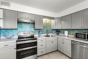 Standard Apartment, Pets Allowed, Beachside | Private kitchen | Full-size fridge, microwave, oven, stovetop