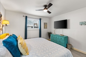 Standard Apartment, Pets Allowed, Beachside | Desk, laptop workspace, iron/ironing board, free WiFi
