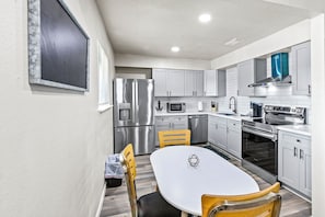 Standard Apartment, 2 Bedrooms | In-room dining