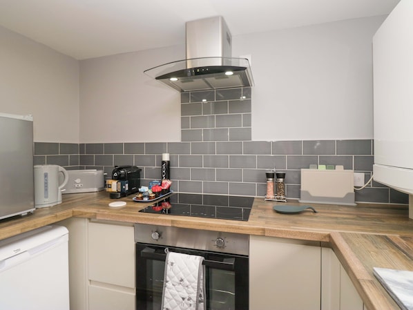 Lave-vaisselle, batterie de cuisine, vaisselle et ustensiles