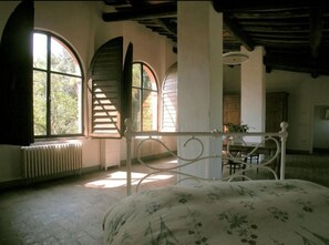 2 bedrooms, iron/ironing board, bed sheets