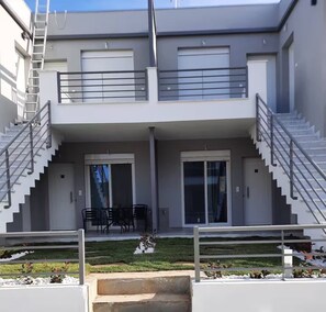 Exterior detail - Kalofas Apartments (Orfani)