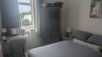 2 bedrooms, iron/ironing board, WiFi, bed sheets