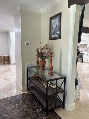 Interior - Beautiful spacious home located on the Bayou.
25 min.from beach 55 from Houston. (Clute)