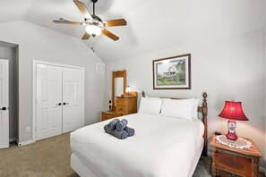 4 slaapkamers, een strijkplank/strijkijzer, wifi, beddengoed