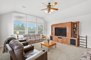 TV, fireplace, offices