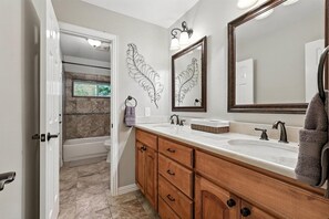 Shower, hair dryer, towels, shampoo