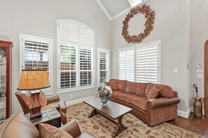 TV, fireplace, offices