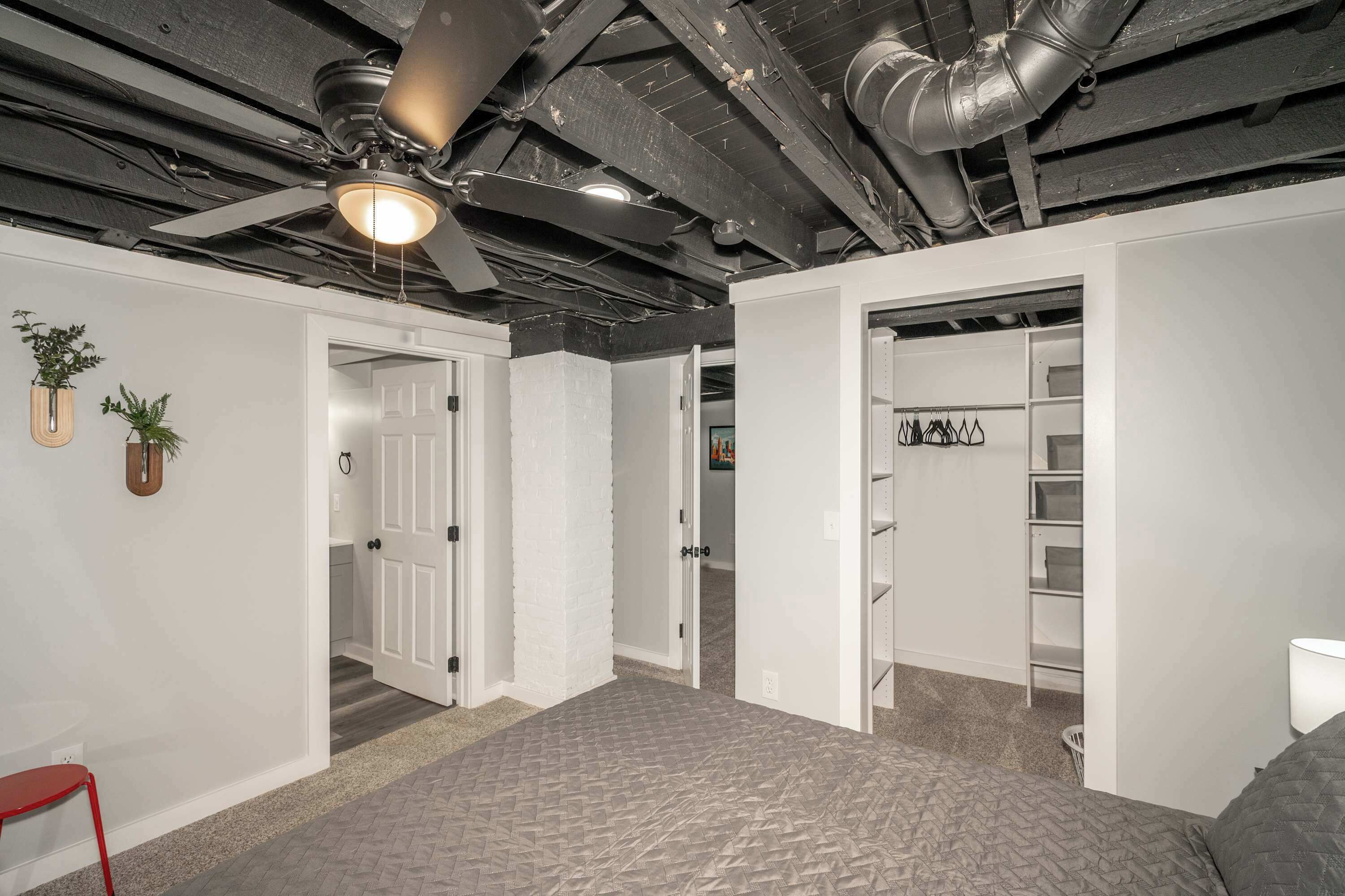 3 Schlafzimmer, Schreibtisch, Bügeleisen/Bügelbrett, WLAN