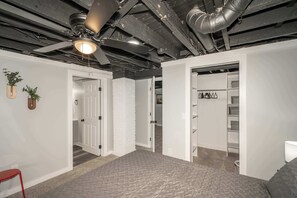 3 Schlafzimmer, Schreibtisch, Bügeleisen/Bügelbrett, WLAN