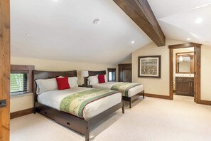 4 bedrooms, iron/ironing board, WiFi, bed sheets