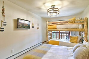 2 bedrooms, desk, free WiFi, bed sheets