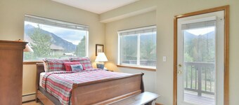 Pointe at Lake Dillon Townhome: Hot Tub, Mountain Views!