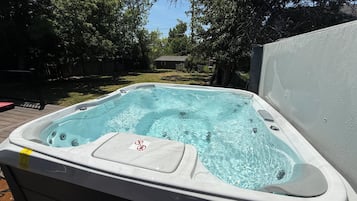 Baignoire à remous extérieure