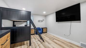 4 bedrooms, free WiFi, bed sheets