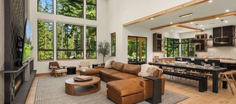 Exquisite Spa Inspired Retreat! Wet Sauna Room*Garage Game Room*Hot Tub!