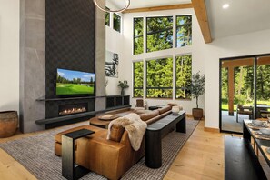 Smart TV, fireplace, table tennis