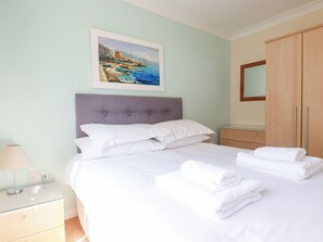 3 quartos, individualmente decorados, individualmente mobiliados