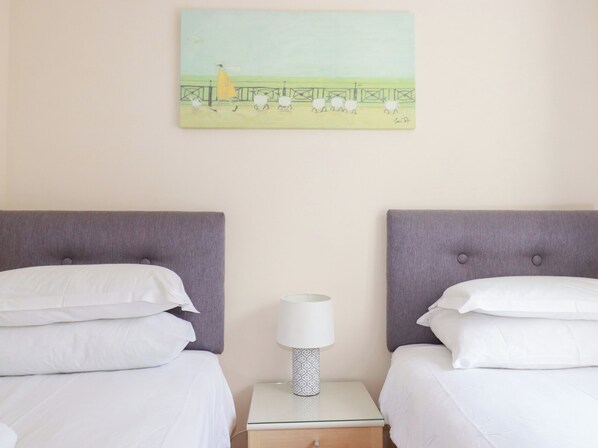 3 dormitorios, decoración individual, mobiliario individual