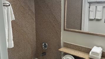 Room, 2 Queen Beds, Non Smoking, Ocean View | Bathroom