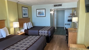 Kamer, 2 queensize bedden, niet-roken, uitzicht op zee | Een kluis op de kamer, gratis wifi, beddengoed