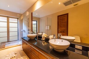 Family Villa, 3 Bedrooms, Patio, Pool View | Bathroom