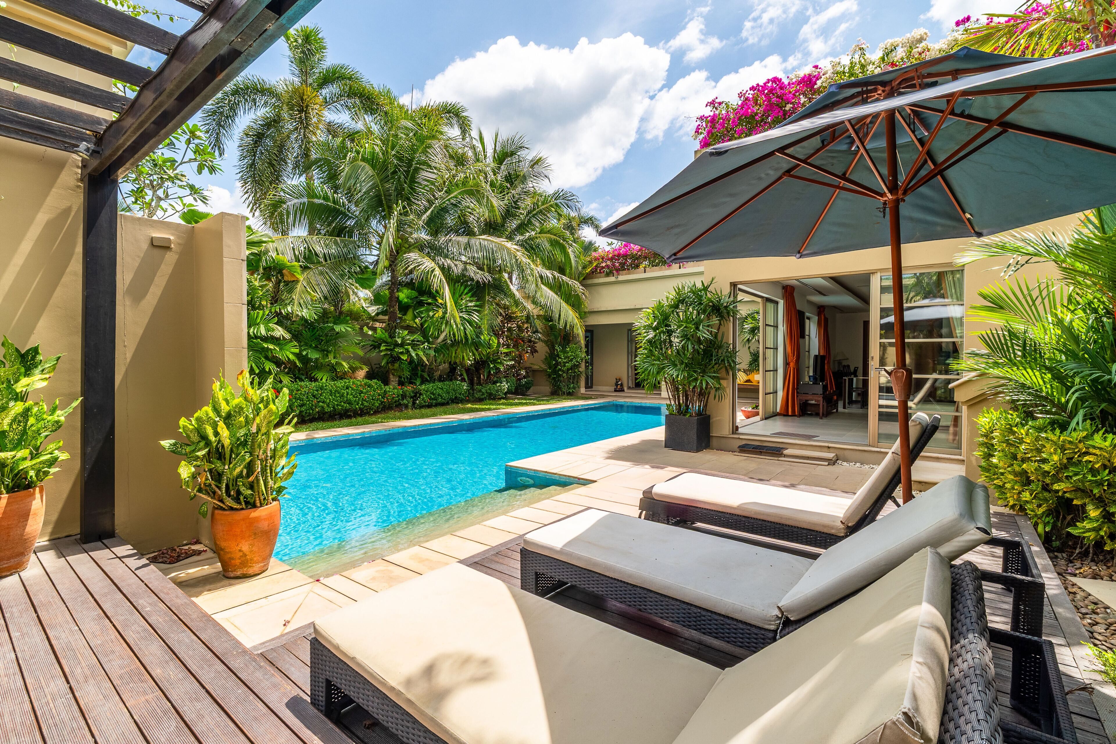 Familie villa, 3 slaapkamers, terras, uitzicht op zwembad | Terras