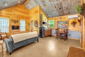 TV - Hill Country Stargazing + Firepit & Pickleball Fun (Wimberley)