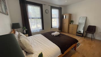 6 bedrooms, WiFi, bed sheets