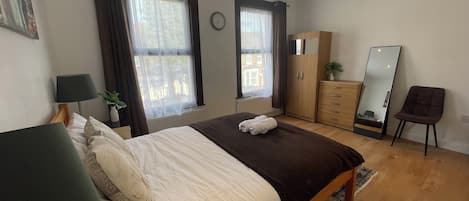6 bedrooms, WiFi, bed sheets