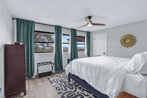 4 Schlafzimmer, Schreibtisch, WLAN, Bettwäsche