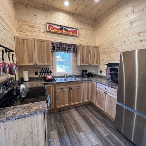 Vacation home in Fountain City, steps from Mississippi River