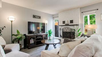 Smart TV, chimenea