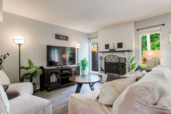 Smart TV, fireplace - Perdido Key Beach Pad • Cozy Stay Near the Coast (Pensacola)