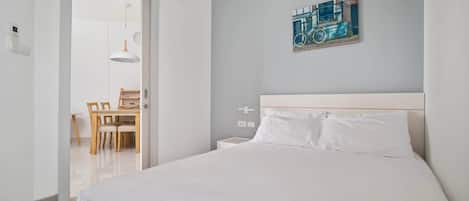 2 habitaciones, tabla de planchar con plancha, wifi y ropa de cama
