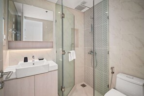 Dusche, Haartrockner, Handtücher