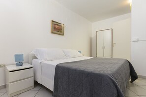 3 Schlafzimmer, Bügeleisen/Bügelbrett, Bettwäsche